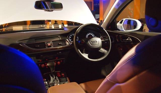 <strong>Audi A6 Avant｜アウディ A6 アバント</strong>