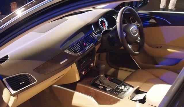 <strong>Audi A6 Avant｜アウディ A6 アバント</strong>