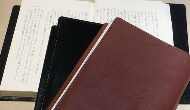 <strong>伊勢丹｜イセタンメンズ レジデンス</strong>　「キプリス」ブックカバー（各9450円～）