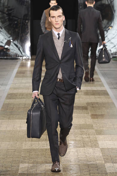 <strong>LOUIS VUITTON｜ルイ・ヴィトン</strong>