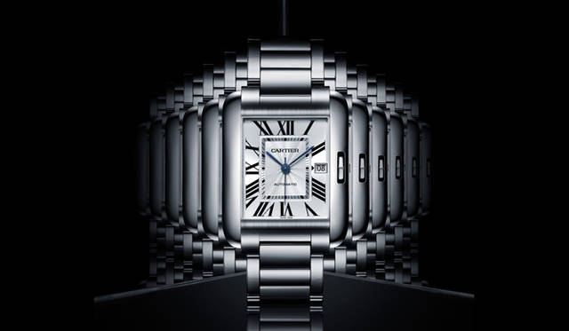 <strong>Cartier｜カルティエ</strong>　「タンク アングレーズ ウォッチ LM」370万200円（予価）、6月発売予定。 Daniel Lindh, Vincent Wulveryck©Cartier 2011