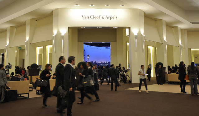 <strong>Van Cleef & Arpels｜ヴァン クリーフ＆アーペル</strong>　展示スペース。