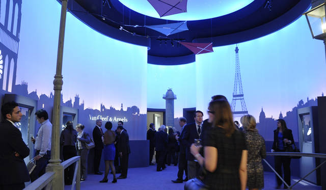 <strong>Van Cleef & Arpels｜ヴァン クリーフ＆アーペル</strong>　展示スペース。