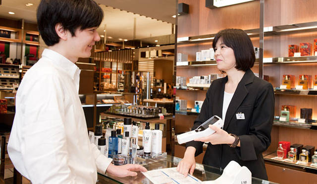 <strong>ARAMIS LAB SERIES│アラミス ラボ シリーズ</strong>　男性専用スキンアナライザー（機器）での肌診断は無料。