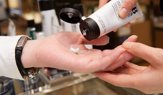 <strong>ARAMIS LAB SERIES│アラミス ラボ シリーズ</strong>　これぐらいが1回分の目安量。