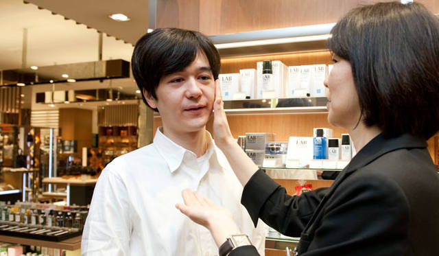 <strong>ARAMIS LAB SERIES│アラミス ラボ シリーズ</strong>　ワンプッシュでべたつきもなく、保湿が持続する。