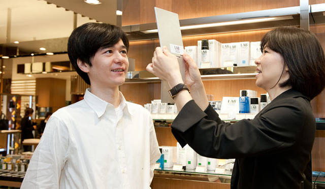 <strong>ARAMIS LAB SERIES│アラミス ラボ シリーズ</strong>　3ステップで満足げな鈴木。