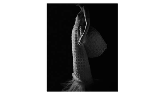 <strong>ART</strong>｜展示と映画、ふたつの視点から写真家・現代美術作家 杉本博司に迫る<br />「スタイアライズドスカルプチャー 003 ［川久保玲 1994］」 2007 年 衣