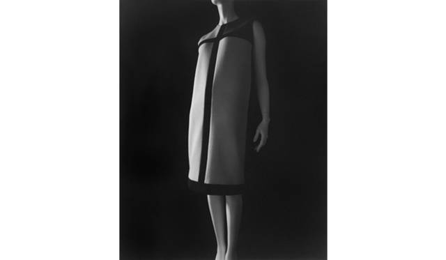 <strong>ART</strong>｜展示と映画、ふたつの視点から写真家・現代美術作家 杉本博司に迫る<br />「スタイアライズドスカルプチャー 008 ［イヴ・サンローラン 1965］」 2007 年