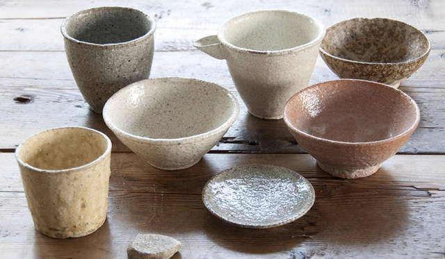 <strong>『器のある暮らし』展</strong>　安達健氏の作品。