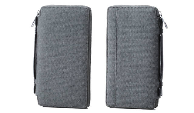 <strong>ro｜ロー</strong>　スーツをモダナイズする、roの効力　Coated Canvas Sydney Checkpoint（H 245×W 125 mm）　2万5200円