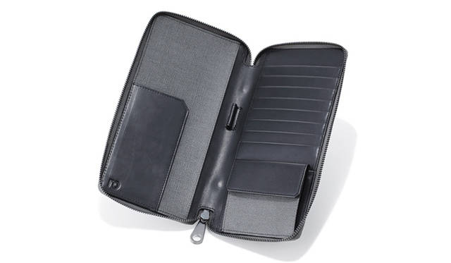 <strong>ro｜ロー</strong>　スーツをモダナイズする、roの効力　Coated Canvas Sydney Checkpoint（H 245×W 125 mm）　2万5200円