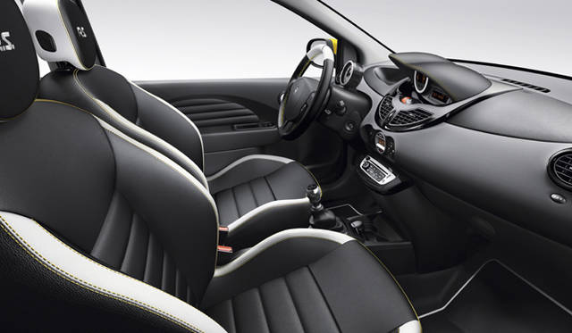 <strong>RENAULT TWINGO R.S.｜ルノー トゥインゴ R.S.</strong>