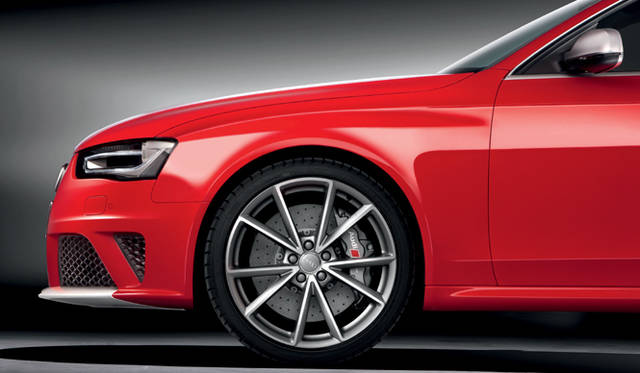 <strong>Audi RS4 Avant｜アウディ RS4アバント</strong>