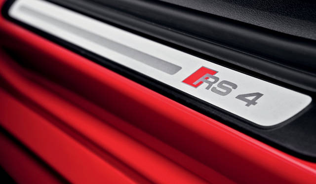 <strong>Audi RS4 Avant｜アウディ RS4アバント</strong>