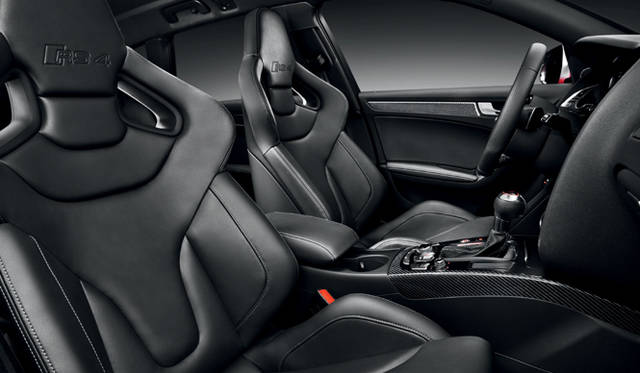 <strong>Audi RS4 Avant｜アウディ RS4アバント</strong>