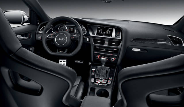 <strong>Audi RS4 Avant｜アウディ RS4アバント</strong>