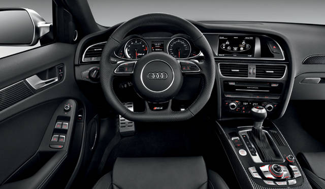 <strong>Audi RS4 Avant｜アウディ RS4アバント</strong>