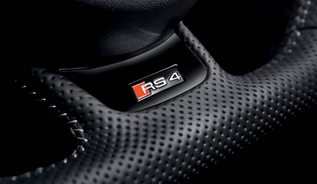 <strong>Audi RS4 Avant｜アウディ RS4アバント</strong>