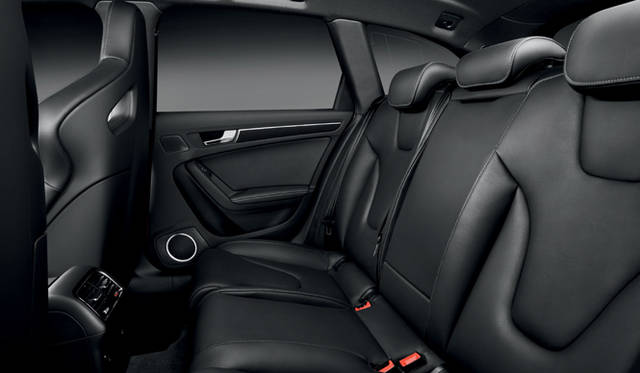 <strong>Audi RS4 Avant｜アウディ RS4アバント</strong>