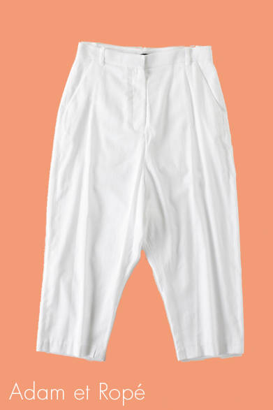 　サルエルパンツ一枚で、インパクトのあるコーディネイトに昇華。パンツ　5万9850円（THE ROW｜ザ ロウ）