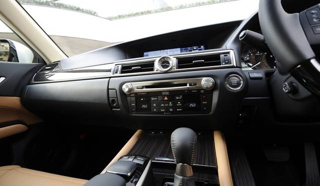 <strong>レクサスGS350 バージョンL｜LEXUS GS350 version L</strong>