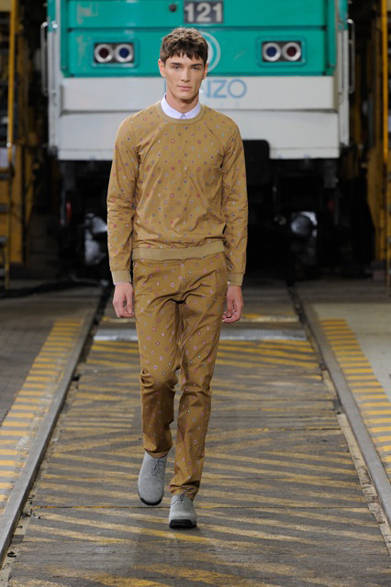 <strong>KENZO｜ケンゾー</strong>　