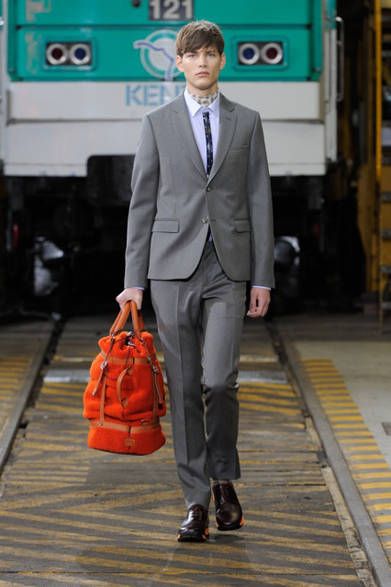 <strong>KENZO｜ケンゾー</strong>　