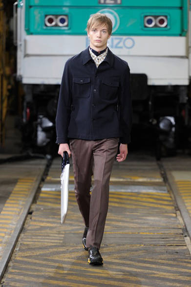 <strong>KENZO｜ケンゾー</strong>　