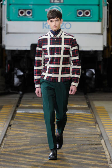 <strong>KENZO｜ケンゾー</strong>　