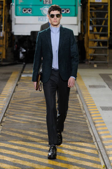 <strong>KENZO｜ケンゾー</strong>　