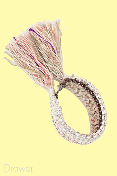 <strong>Drawer｜ドゥロワー</strong>　編み込んだシルク糸とラインストーンは好相性。ブレスレット　4万7250円（Alyssa Norton｜アリッサ ノートン）