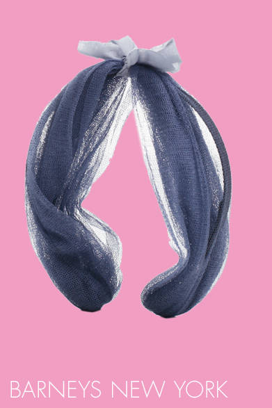 <strong>BARNEYS NEW YORK｜バーニーズ　ニューヨーク</strong>　さりげなくつけてコーディネイトのポイントに。ネットカチューシャ　1万3650円（LUDLOW｜ラドロー）