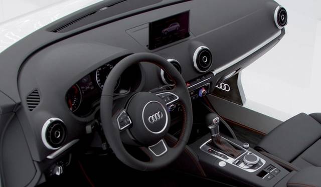新型A3のカットモデルに搭載された audi connectのMMI（写真はCES2012）