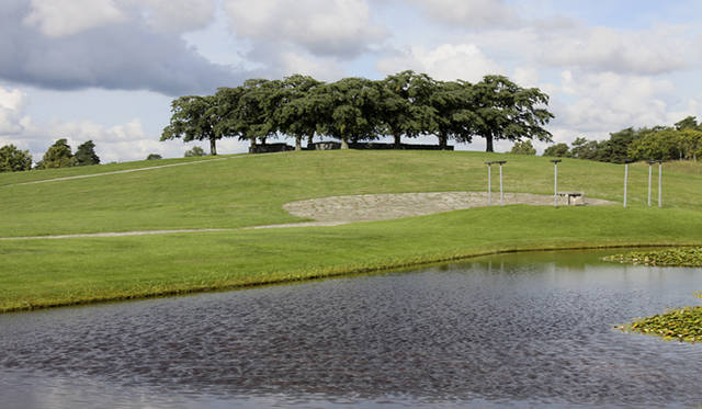 <strong>Yoko Ueno Lewis｜暮らしノート｜スウェーデン直感紀行　Vol.3</strong>　世界遺産“森の墓地　スクーグスチルコゴーデン”