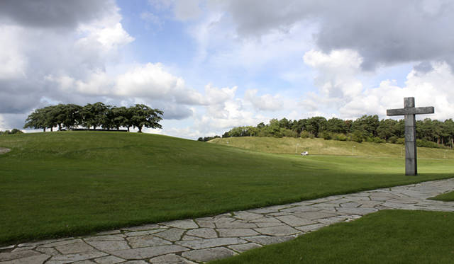 <strong>Yoko Ueno Lewis｜暮らしノート｜スウェーデン直感紀行　Vol.3</strong>　世界遺産“森の墓地　スクーグスチルコゴーデン”