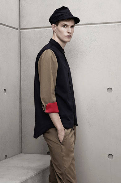 <strong>H&M｜エイチ&エム</strong>　「MARNI at H&M」メンズコレクション　シャツ8490円、パンツ6490円、ハット999円