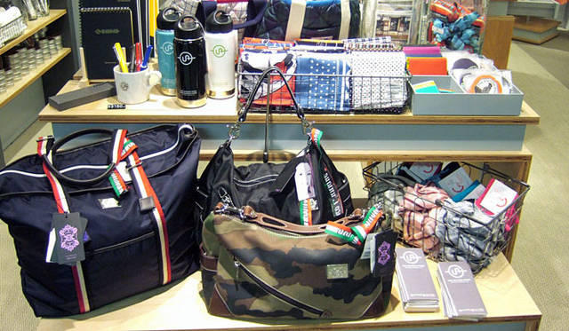 <strong>UNITED ARROWS｜ユナイテッドアローズ</strong>　『THE STATION STORE UNITED ARROWS LTD. Echika fit 東京店』』　展開商品が充実したメンズコーナー。