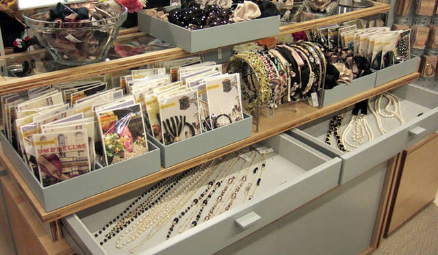 <strong>UNITED ARROWS｜ユナイテッドアローズ</strong>　『THE STATION STORE UNITED ARROWS LTD. Echika fit 東京店』』　ギフトアイテムも多彩に揃う。