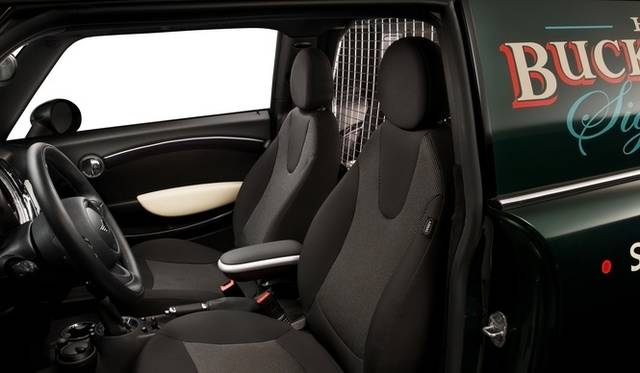 <strong>MINI Clubvan concept｜ミニ クラブバン コンセプト</strong>　乗員との仕切りは堅牢なケージで仕切られる