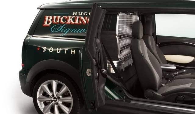 <strong>MINI Clubvan concept｜ミニ クラブバン コンセプト</strong>　クラブマンドアにより、荷室前部へのアクセスも容易