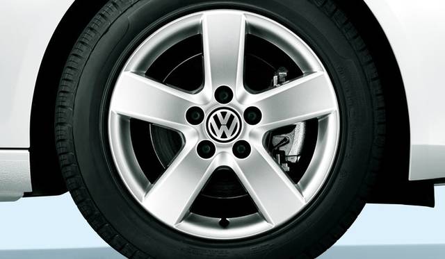 <strong>Volkswagen Golf Variant TSI Trendline BlueMotion Technology｜フォルクスワーゲン ゴルフ ヴァリアント TSIトレンドライン ブルーモーション テクノロジー</strong>　205/55 R16タイヤ、6.5Jx16アルミホイール