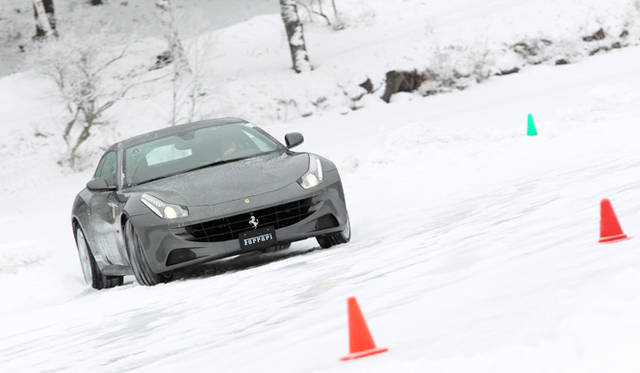 <strong>Ferrari FF｜フェラーリ FF</strong>　