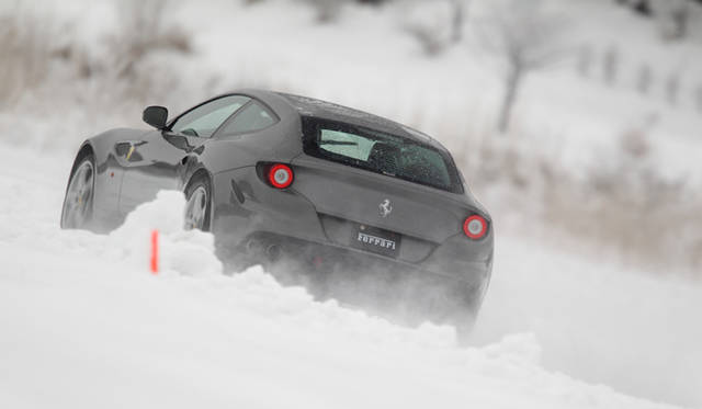 <strong>Ferrari FF｜フェラーリ FF</strong>　