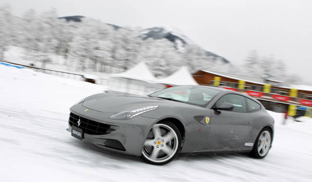 <strong>Ferrari FF｜フェラーリ FF</strong>　