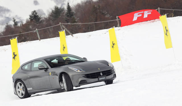 <strong>Ferrari FF｜フェラーリ FF</strong>　