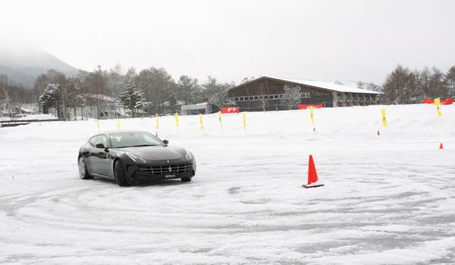 <strong>Ferrari FF｜フェラーリ FF</strong>