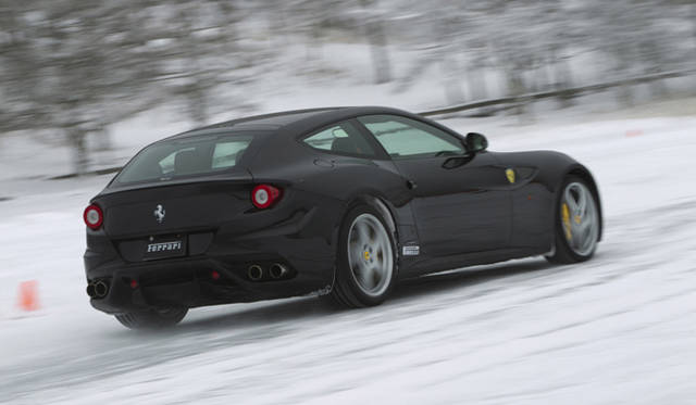 <strong>Ferrari FF｜フェラーリ FF</strong>　