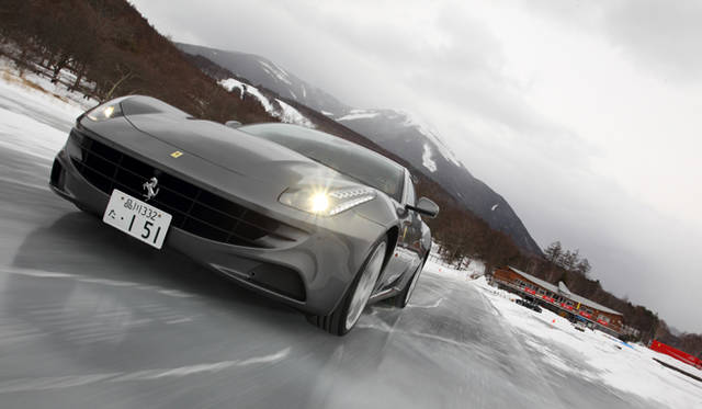 <strong>Ferrari FF｜フェラーリ FF</strong>　