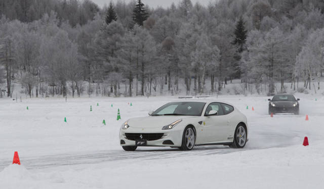 <strong>Ferrari FF｜フェラーリ FF</strong>　